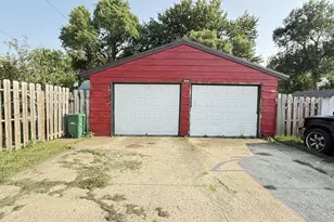 137 State St, Tracy, MN 56175 - Photo 2