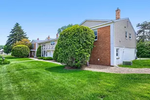 1366 Colonial Dr, Roseville, MN 55113 - Photo 10