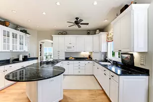 718 Widsten Cir, Wayzata, MN 55391 - Photo 14