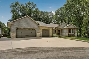 2130 Arlen Ct SW, Rochester, MN 55902 - Photo 2
