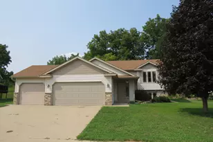 652 7th St SW, Pine Island, MN 55963 - Photo 1