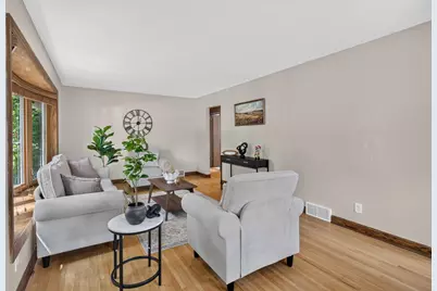 1212 Sugar Lane, Chaska, MN 55318 - Photo 2