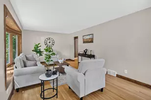 1212 Sugar Ln, Chaska, MN 55318 - Photo 2
