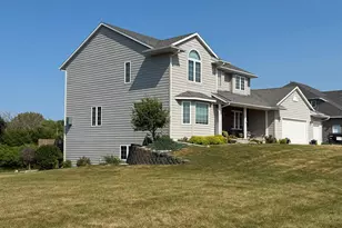 765 Sterling Ave, Worthington, MN 56187 - Photo 2