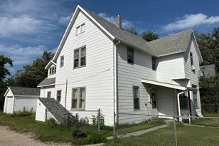 415 1st St E, Thief River Falls, MN 56701 - Photo 2