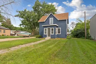 210 W Holly St, Owatonna, MN 55060 - Photo 2