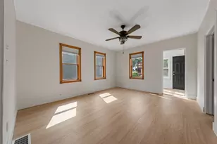 210 W Holly St, Owatonna, MN 55060 - Photo 12