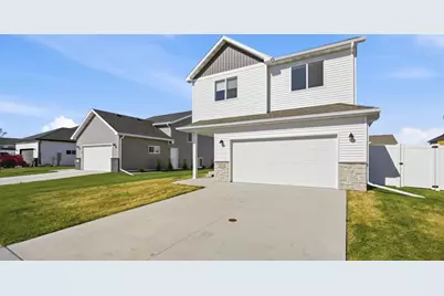 3851 19th Street S, Moorhead, MN 56560 - Photo 2