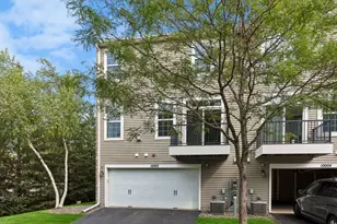 10002 Gentian Dr, Eden Prairie, MN 55347 - Photo 2