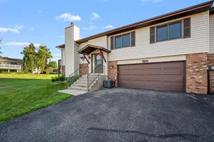 3837 Gershwin Ave N, Oakdale, MN 55128 - Photo 2