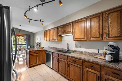 3837 Gershwin Avenue N, Oakdale, MN 55128 - Photo 6