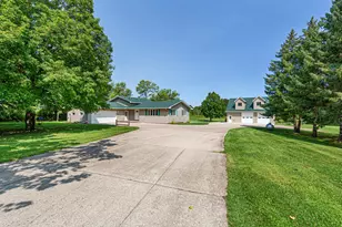 2518 14th St NE, Faribault, MN 55021 - Photo 2