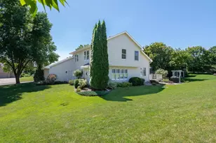 733 Ashley Dr, Chaska, MN 55318 - Photo 36