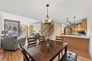 2335 Oakridge Cir, Hudson, WI 54016 - Photo 6