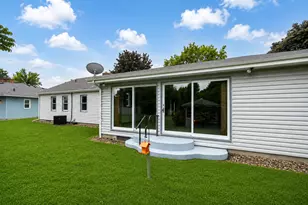 128 N Park Ln, Le Sueur, MN 56058 - Photo 6