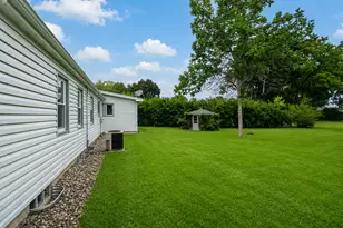 128 N Park Ln, Le Sueur, MN 56058 - Photo 4