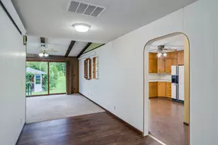 128 N Park Ln, Le Sueur, MN 56058 - Photo 12