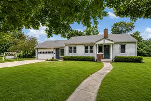 128 N Park Ln, Le Sueur, MN 56058 - Photo 1