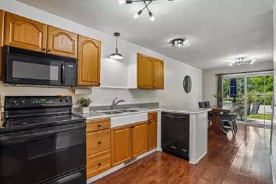 9945 Russell Avenue N #6, Brooklyn Park, MN 55444 - Photo 18