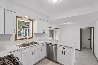 9225 Northwood Parkway, New Hope, MN 55427 - Photo 8