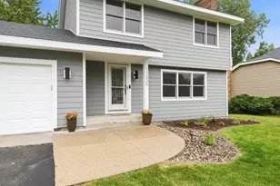 11335 40th Ave N, Plymouth, MN 55441 - Photo 2
