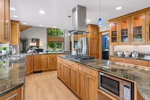 10631 Niblick Ln, Eden Prairie, MN 55347 - Photo 14