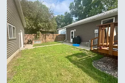 305 E 12th Street, Redwood Falls, MN 56283 - Photo 2