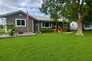 305 E 12th St, Redwood Falls, MN 56283 - Photo 1