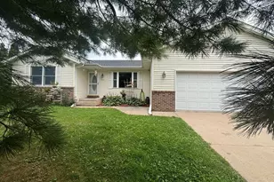 635 NW 6th Street NW, Plainview, MN 55964 - Photo 2