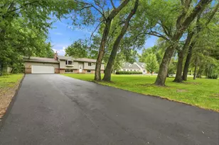 25715 Wildrose Ln, Excelsior, MN 55331 - Photo 2