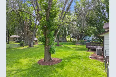 8233 Nevada Circle, Bloomington, MN 55438 - Photo 4