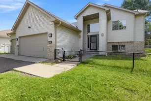 1911 Queens Dr, Woodbury, MN 55125 - Photo 1