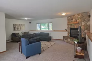1911 Queens Dr, Woodbury, MN 55125 - Photo 24