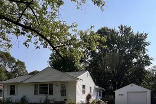 5902 St Albans St N, Shoreview, MN 55126 - Photo 2