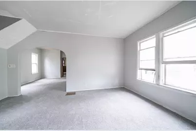 568 Lawson Avenue W, Saint Paul, MN 55117 - Photo 2
