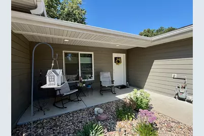 104 W Barck Avenue, Luverne, MN 56156 - Photo 2