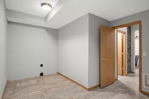 20511 Islandview Cir, Lakeville, MN 55044 - Photo 32