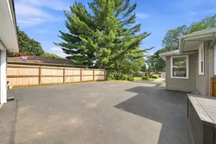 1587 Sextant Ave E, Maplewood, MN 55109 - Photo 24