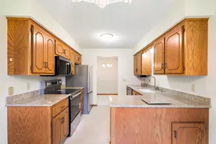 7244 Hunters Run, Eden Prairie, MN 55346 - Photo 20