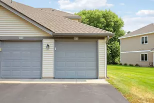 7244 Hunters Run, Eden Prairie, MN 55346 - Photo 2