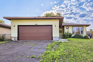 978 Western Ave N, Saint Paul, MN 55117 - Photo 1