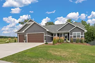 271 Eagle Ridge Dr, Roberts, WI 54023 - Photo 1
