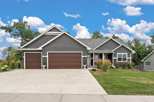 271 Eagle Ridge Dr, Roberts, WI 54023 - Photo 4