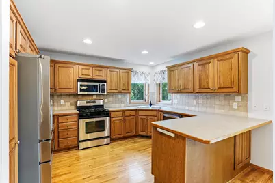 9918 Kiwi Avenue N, Brooklyn Park, MN 55443 - Photo 10