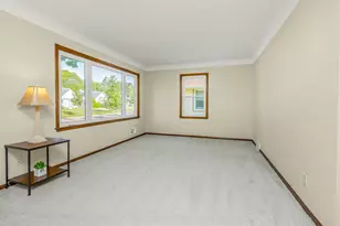 1568 Atlantic St, Saint Paul, MN 55106 - Photo 2