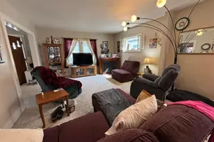 216 E 25th St, Hibbing, MN 55746 - Photo 2