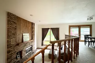 404 Crescent Dr, Albert Lea, MN 56007 - Photo 2