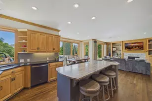 9365 Shetland Rd, Eden Prairie, MN 55347 - Photo 12