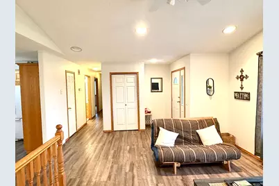 407 Oak Crest Boulevard, Roseau, MN 56751 - Photo 4