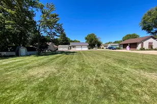 16 S Paffrath Ave, Springfield, MN 56087 - Photo 4